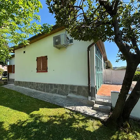 Bifamiliare Cherie Con Parco E Piscina Tatil Evi