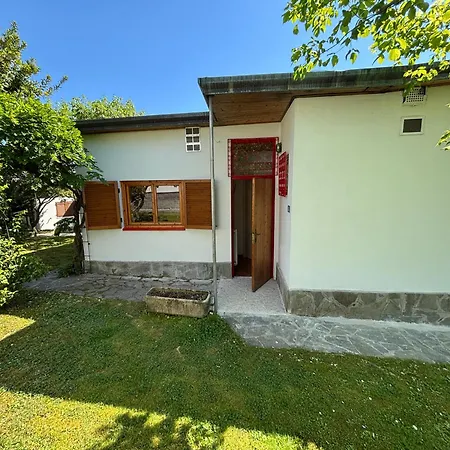 Bifamiliare Cherie Con Parco E Piscina