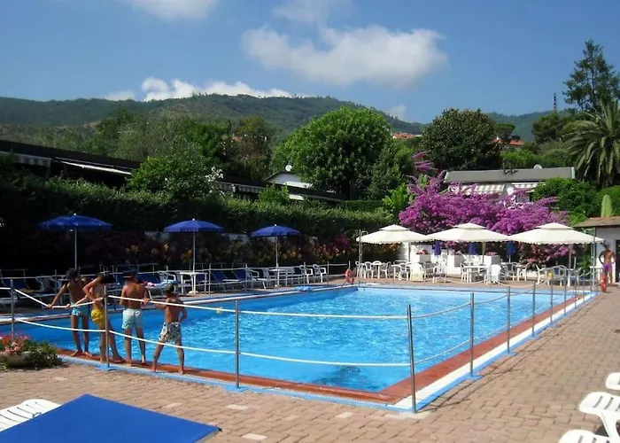 Bifamiliare Cherie Con Parco E Piscina Tatil Evi *