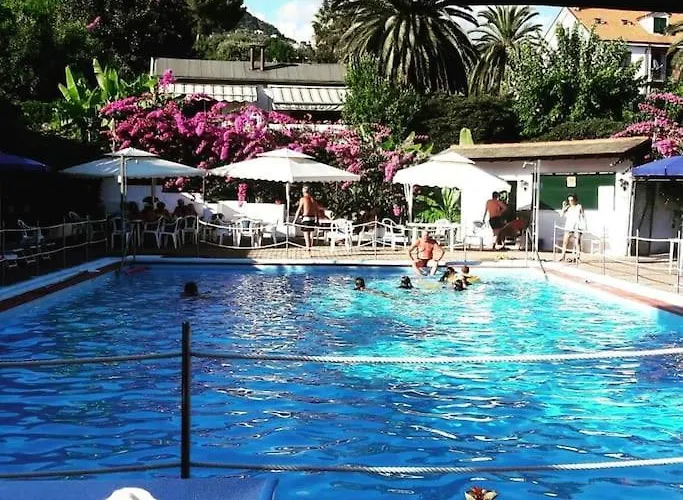Bifamiliare Cherie Con Parco E Piscina ססטרי לבאנטה